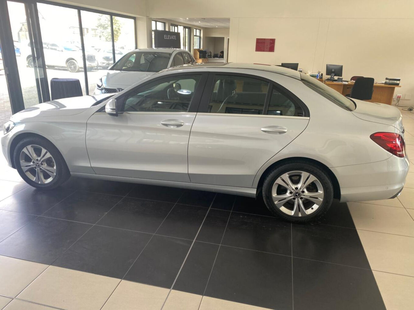 MERCEDES-BENZ C200 A/T George 2439375