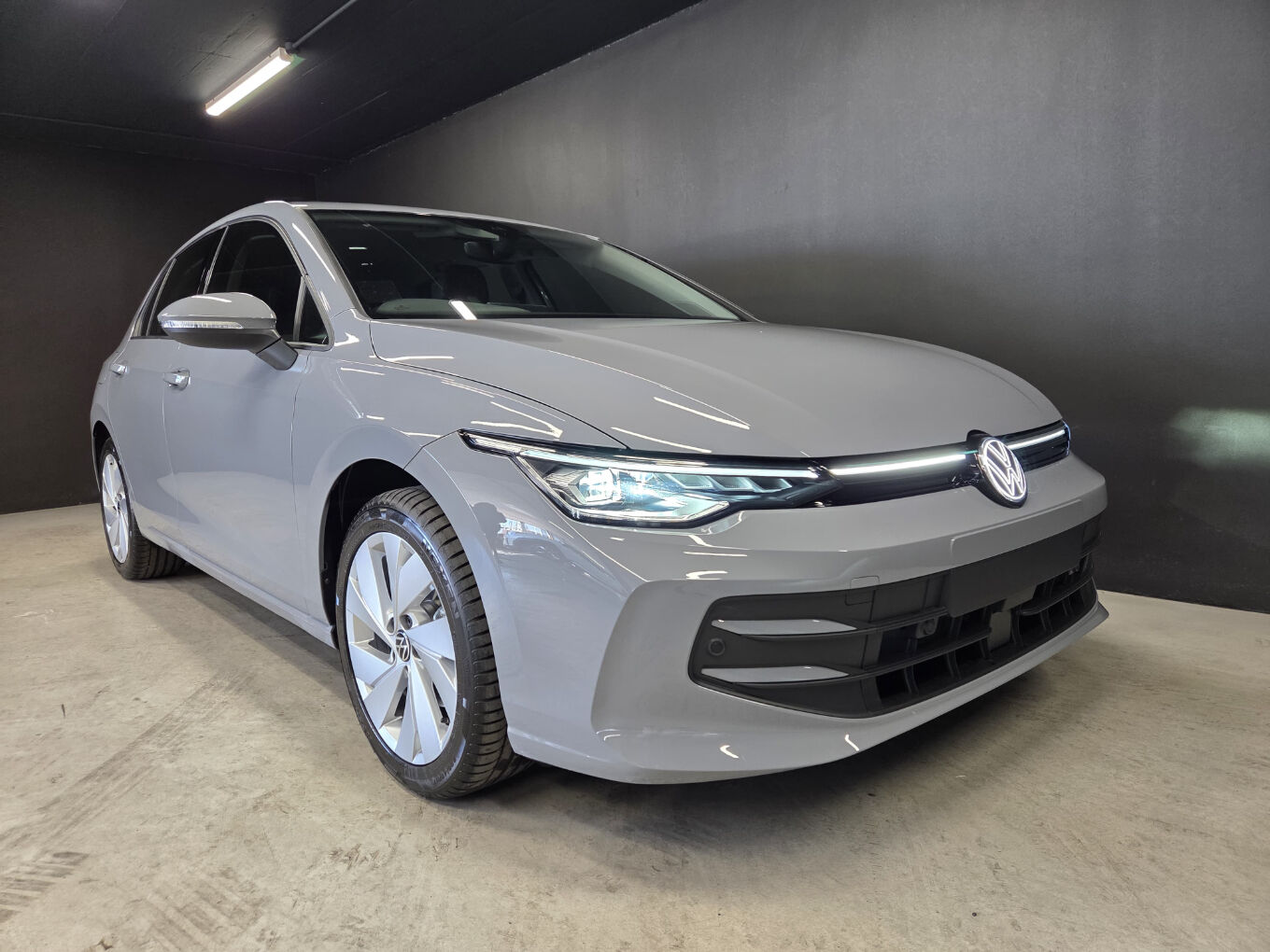 Volkswagen (VW) Golf TSi R-Line Plus for sale in Gauteng