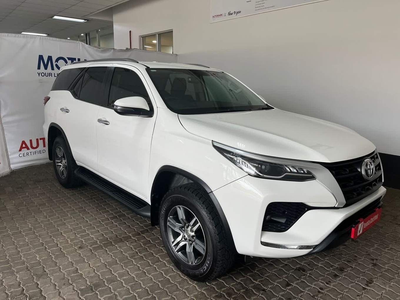 Toyota Fortuner V 2.4 GD-6 Raised Body Auto