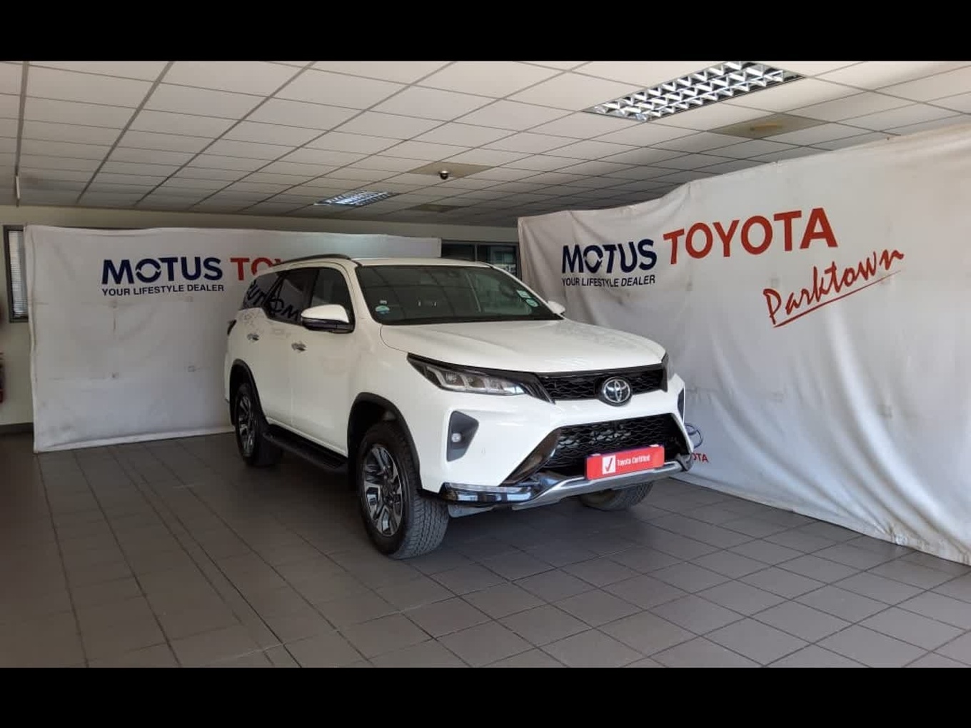 Toyota Fortuner VI 2.8GD-6 VX Auto 