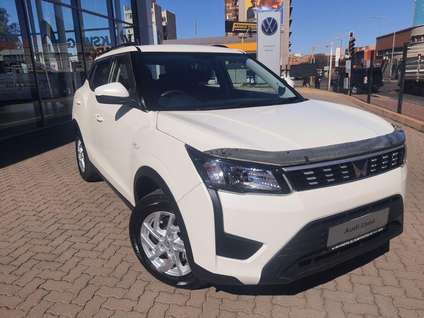 Mahindra XUV 300 1.2T (W6)