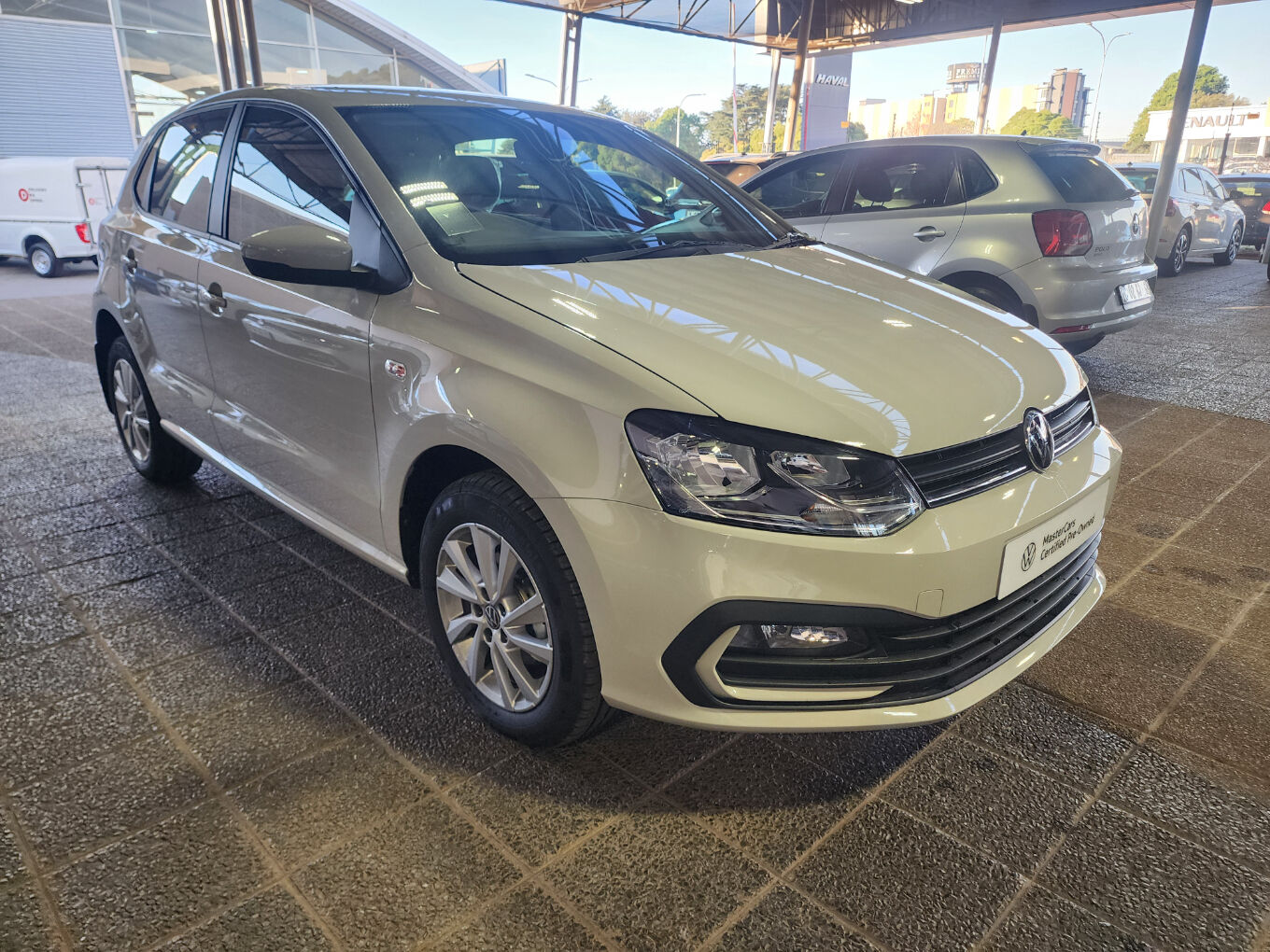 Volkswagen (VW) Polo Vivo 1.6 Life Tip 5 Door